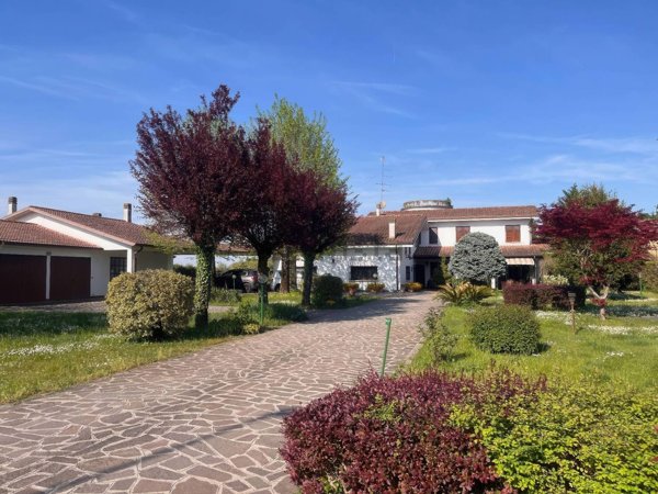 casa indipendente in vendita a Porto Mantovano