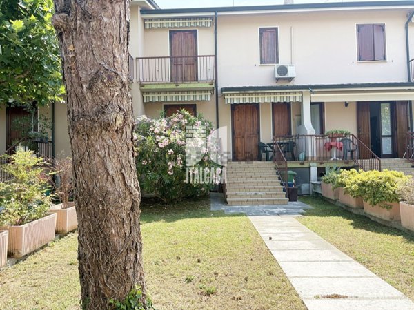 casa indipendente in vendita a Porto Mantovano in zona Mantovanella