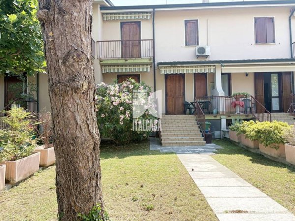 casa indipendente in vendita a Porto Mantovano in zona Sant'Antonio