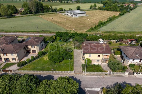 casa indipendente in vendita a Porto Mantovano in zona Sant'Antonio