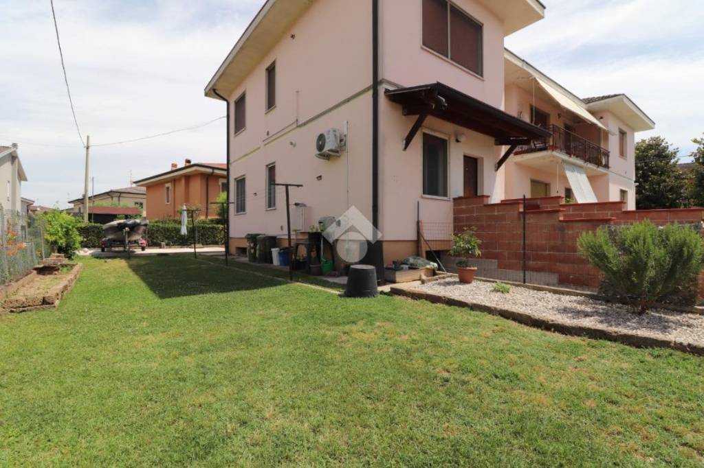 appartamento in vendita a Porto Mantovano in zona Sant'Antonio