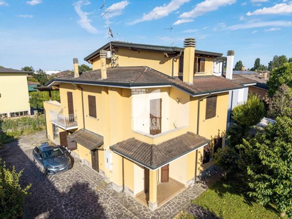 casa indipendente in vendita a Porto Mantovano in zona Sant'Antonio