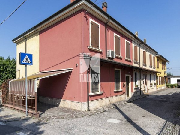 casa indipendente in vendita a Porto Mantovano in zona Sant'Antonio