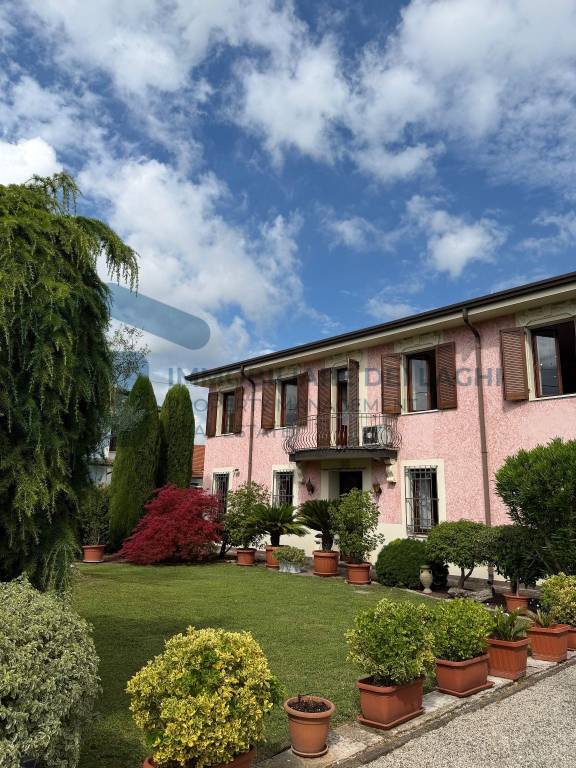 casa indipendente in vendita a Porto Mantovano in zona Sant'Antonio