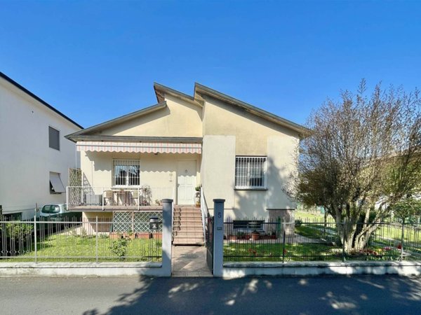 casa indipendente in vendita a Porto Mantovano in zona Sant'Antonio