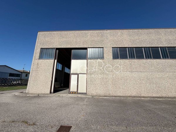 locale commerciale in vendita a Porto Mantovano in zona Sant'Antonio