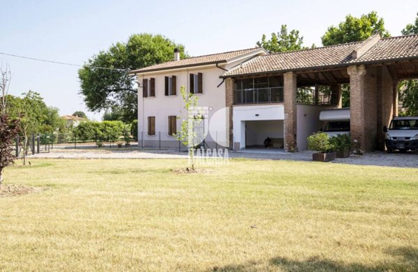 casa indipendente in vendita a Porto Mantovano in zona Soave