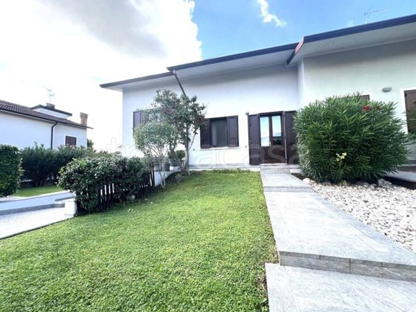 casa indipendente in vendita a Porto Mantovano in zona Sant'Antonio