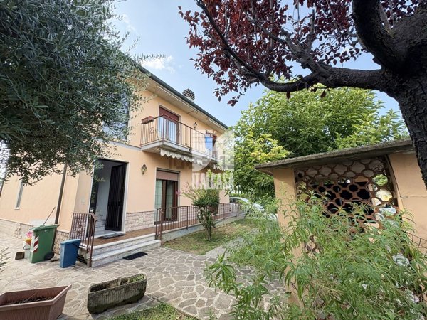 appartamento in vendita a Porto Mantovano in zona Bancole