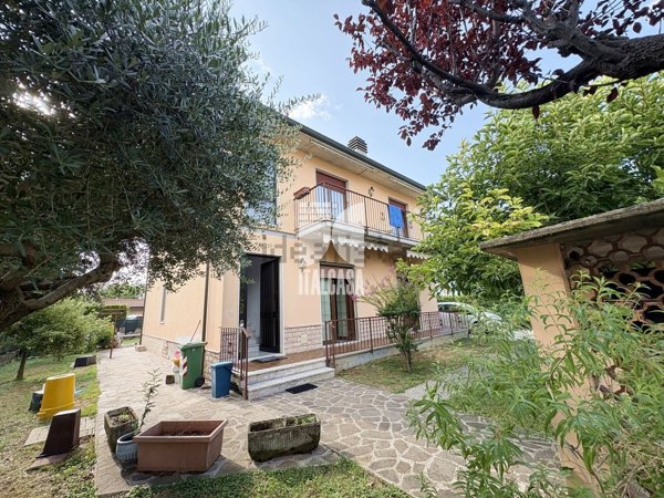 casa indipendente in vendita a Porto Mantovano in zona Bancole