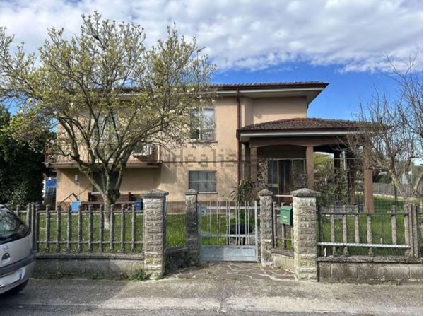casa indipendente in vendita a Porto Mantovano in zona Soave