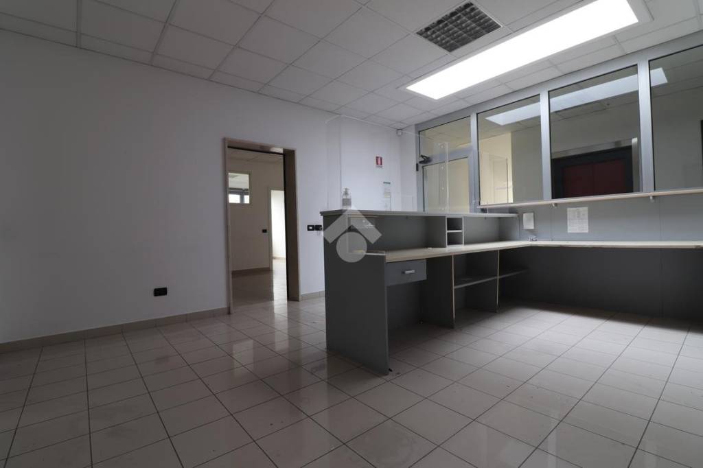 ufficio in vendita a Porto Mantovano in zona Malpensata