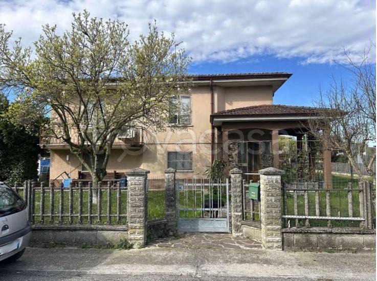 casa indipendente in vendita a Porto Mantovano in zona Soave