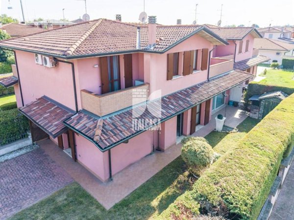 casa indipendente in vendita a Porto Mantovano in zona Bancole