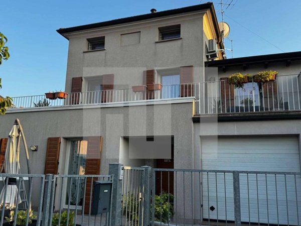 casa indipendente in vendita a Porto Mantovano in zona Mantovanella