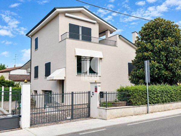 casa indipendente in vendita a Porto Mantovano in zona Sant'Antonio
