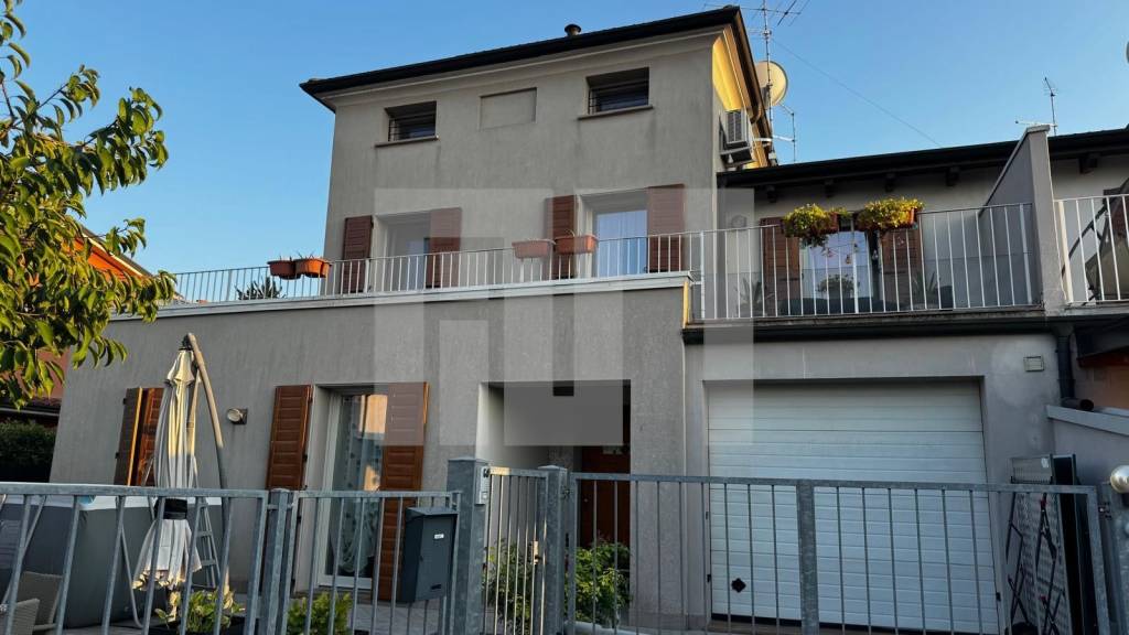 casa indipendente in vendita a Porto Mantovano