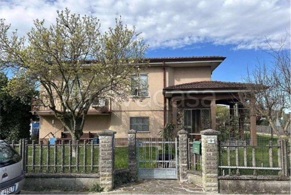 casa indipendente in vendita a Porto Mantovano in zona Soave