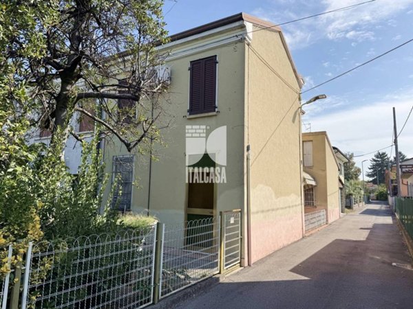 casa indipendente in vendita a Porto Mantovano in zona Sant'Antonio