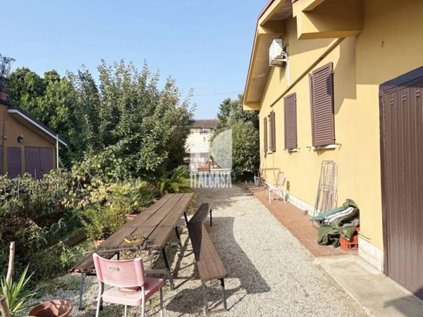 casa indipendente in vendita a Porto Mantovano in zona Bancole