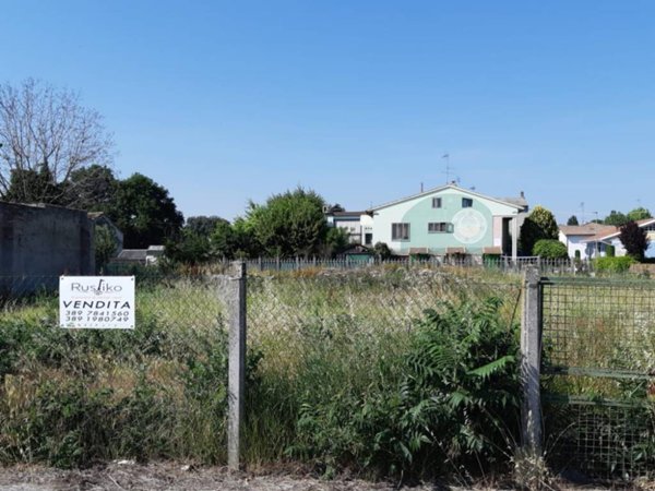 terreno edificabile in vendita a Quingentole