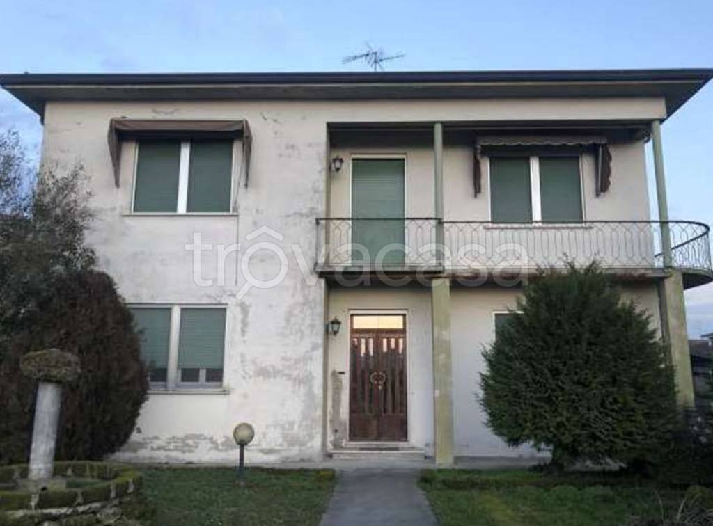 casa indipendente in vendita a Quistello in zona San Rocco
