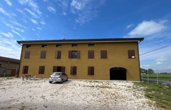 casa indipendente in vendita a Quistello in zona Zambone