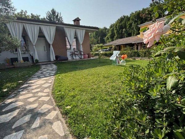casa indipendente in vendita a Quistello in zona Santa Lucia