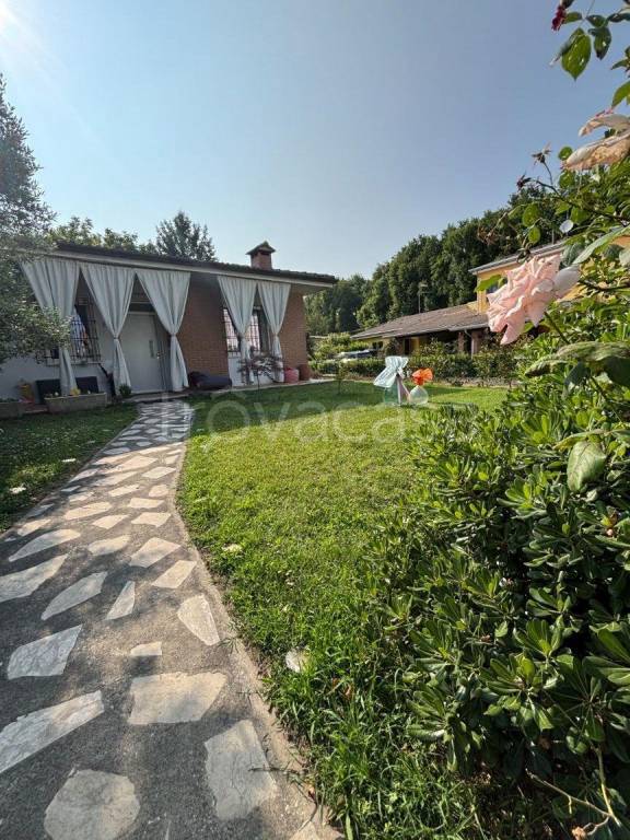 casa indipendente in vendita a Quistello in zona Santa Lucia