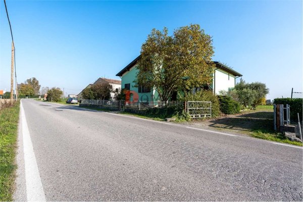 casa indipendente in vendita a Quistello in zona Nuvolato