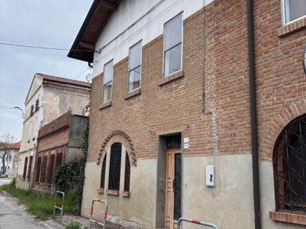 casa indipendente in vendita a Quistello in zona Nuvolato