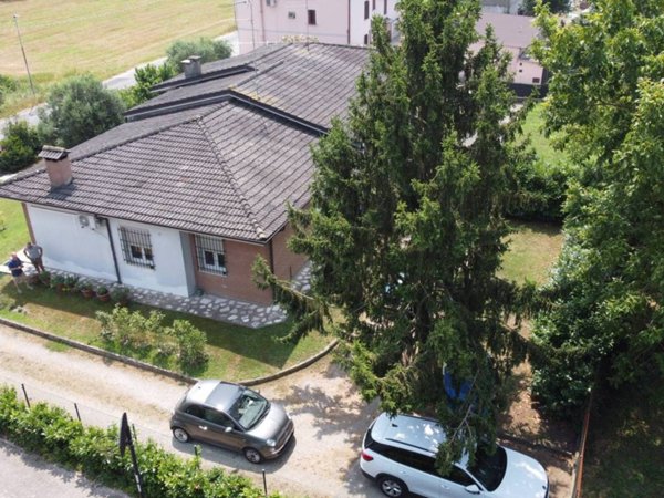 casa indipendente in vendita a Quistello in zona Santa Lucia