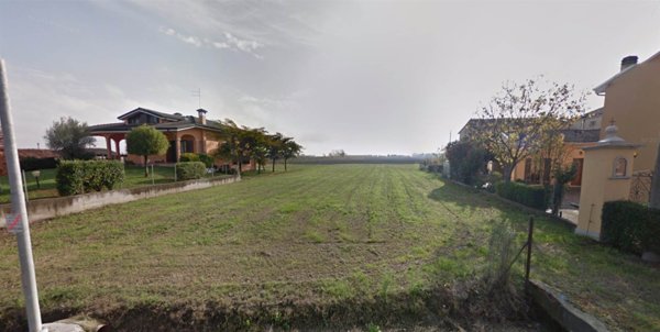 terreno edificabile in vendita a Quistello