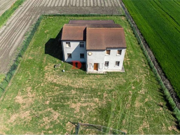 casa indipendente in vendita a Quistello