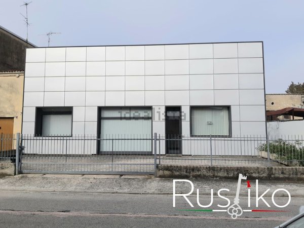 capannone in vendita a Quistello