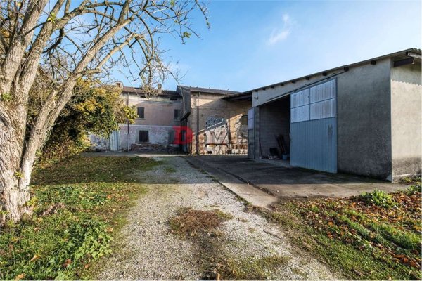 casale in vendita a Quistello in zona Nuvolato