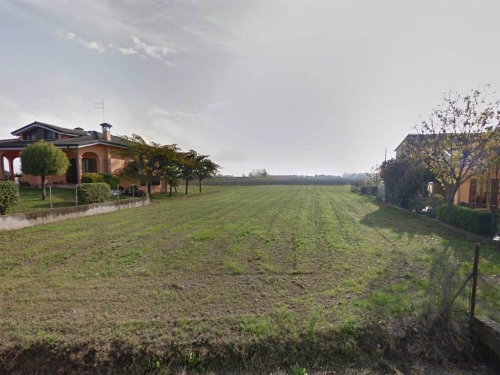 terreno edificabile in vendita a Quistello