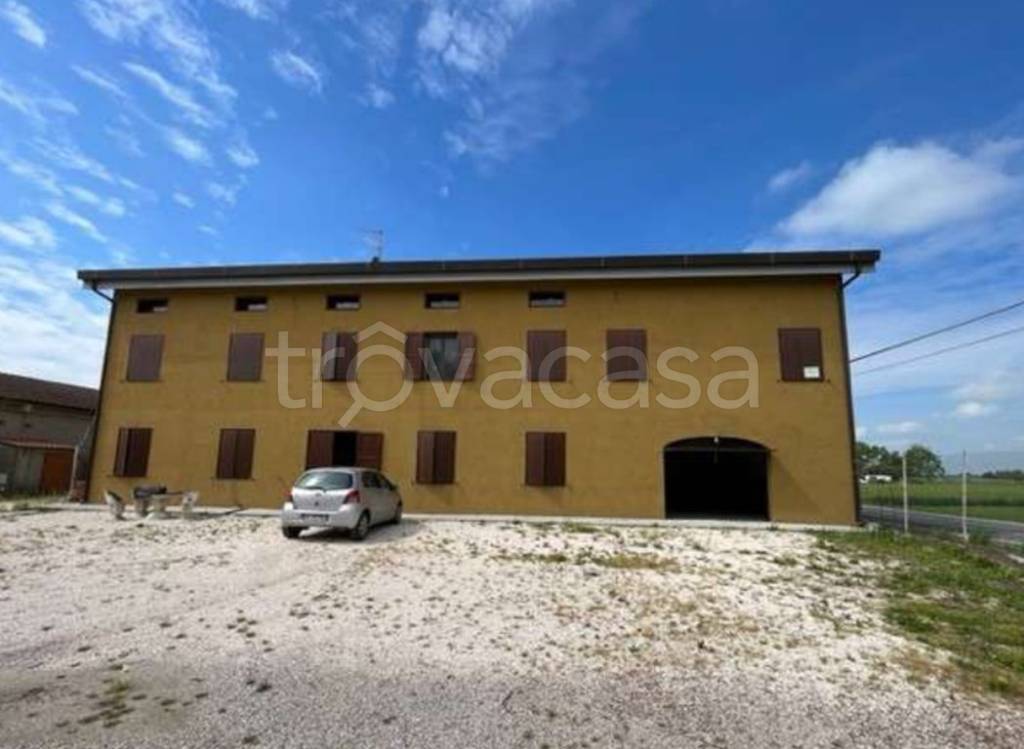 casa indipendente in vendita a Quistello in zona Zambone