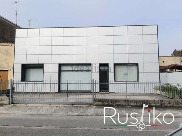 capannone in vendita a Quistello