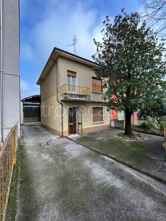 casa indipendente in vendita a Quistello