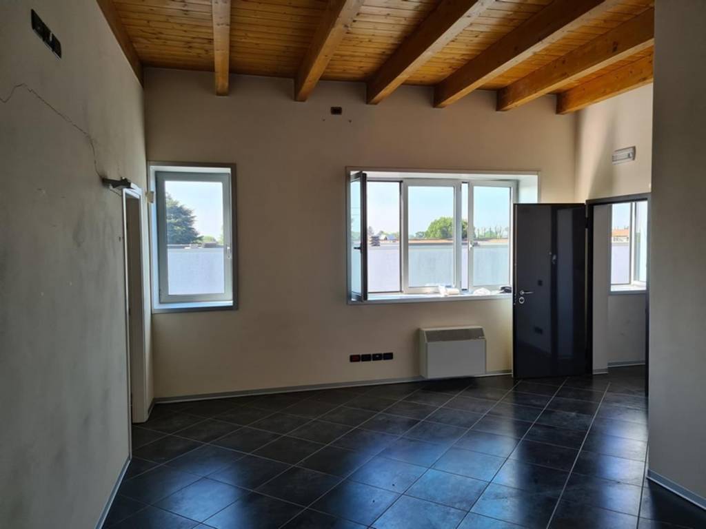 negozio in vendita a Quistello