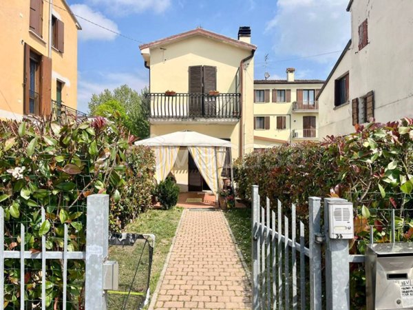 casa indipendente in vendita a Quistello