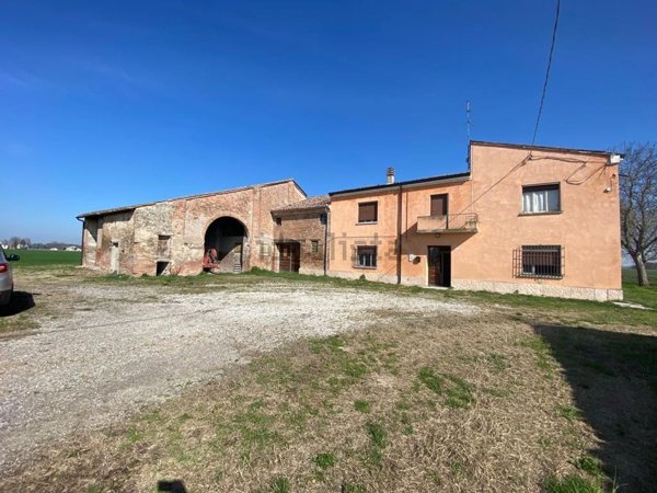 casa indipendente in vendita a Quistello in zona Nuvolato