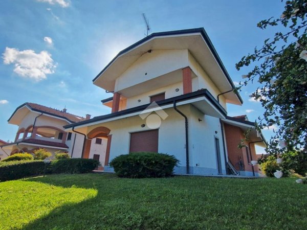 casa indipendente in vendita a San Sebastiano da Po in zona Villa