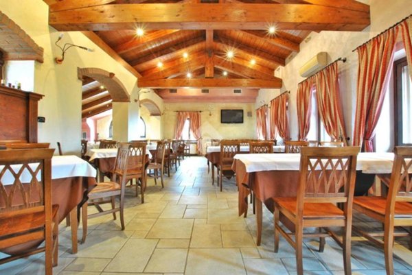 negozio in vendita a San Sebastiano da Po in zona Abate