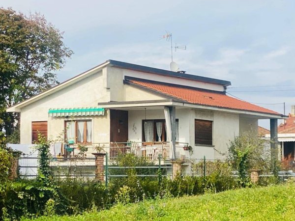 casa indipendente in vendita a San Sebastiano da Po in zona Villa