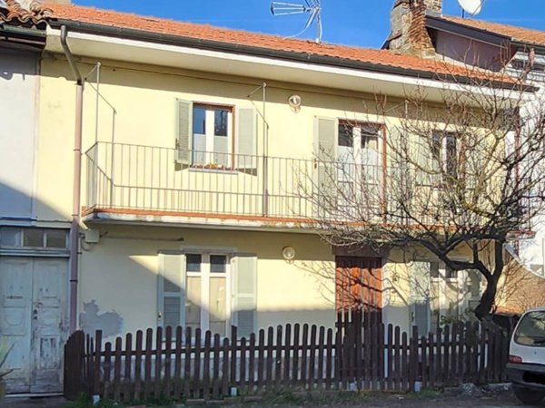 casa indipendente in vendita a San Sebastiano da Po in zona Villa