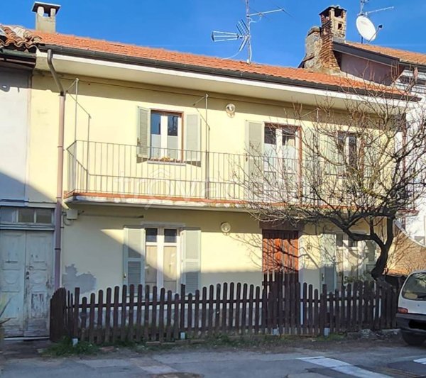 casa indipendente in vendita a San Sebastiano da Po in zona Villa