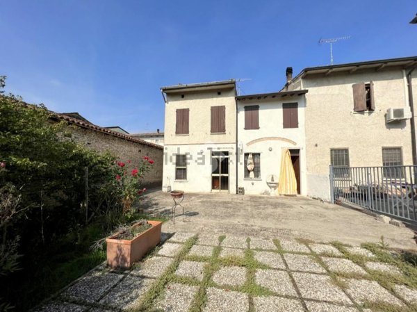 casa indipendente in vendita a Redondesco