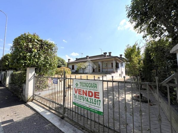 casa indipendente in vendita a Redondesco